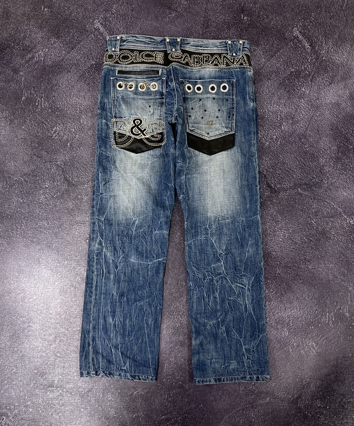 Jean Vintage Dolce & Gabbana Femme - Taille 38 - Taille Basse Patte Évasée - Logo Doré - Occasion