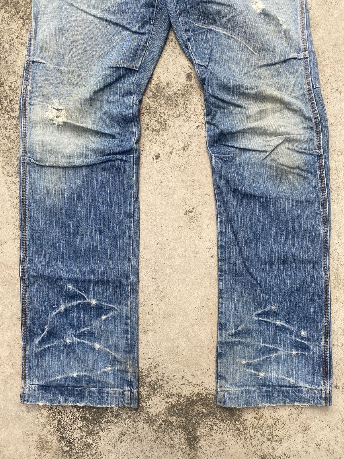 Designer × Le Grande Bleu (L.G.B.) × Marithe + Francois Girbaud Marithe Francois Girbaud Distressed Clawmark Jeans Size US 29 - 10 Thumbnail