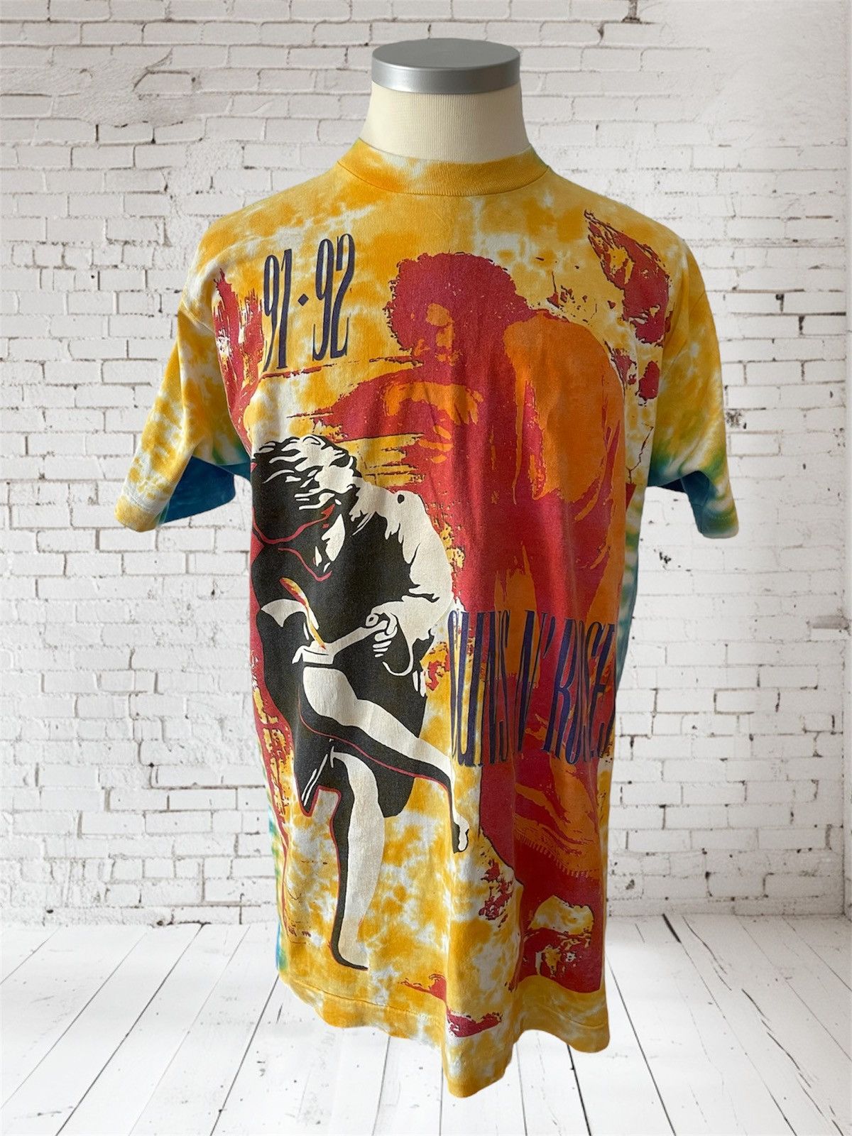 Fruit Of The Loom Vintage Guns N' Roses T-Shirt, Illusion Tour 91-92, FOTL Size US XL / EU 56 / 4 - 1 Thumbnail