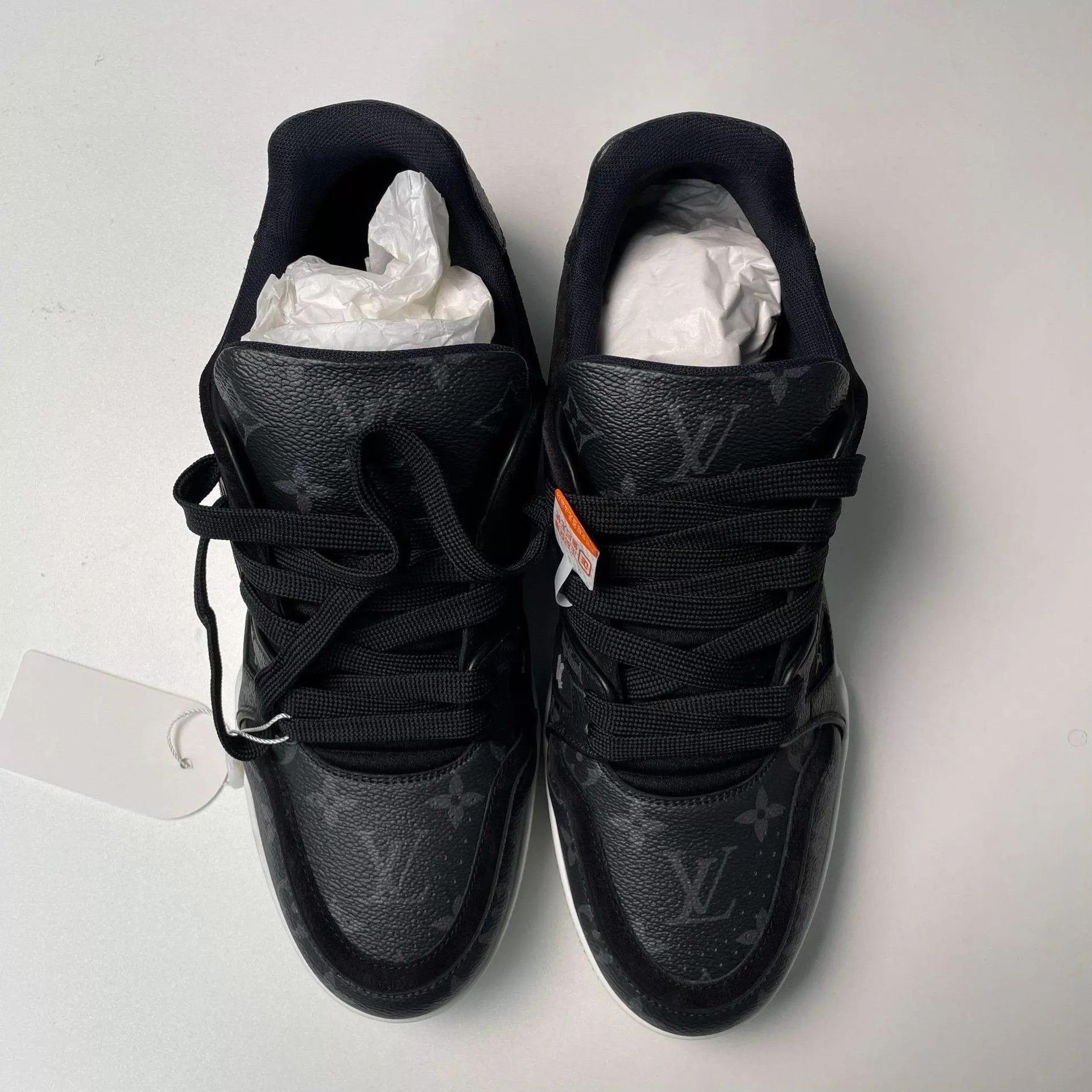 Louis Vuitton Louis Vuitton Black Monogram 23 Sneaker Size 9 Size US 9 / EU 42 - 6 Thumbnail