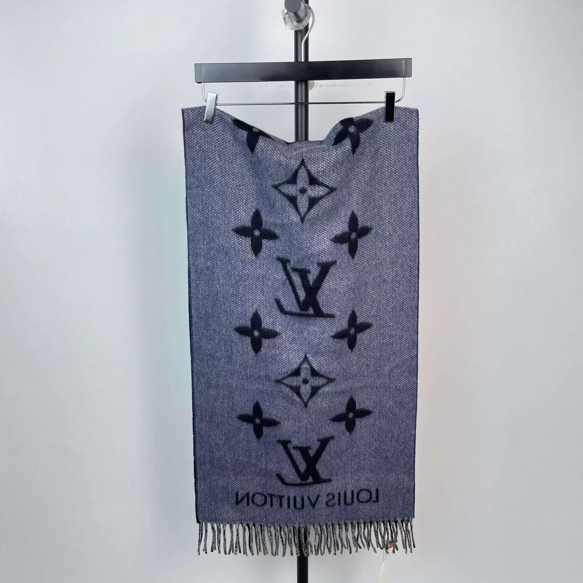 Louis Vuitton LV blue scarf Size ONE SIZE - 2 Thumbnail