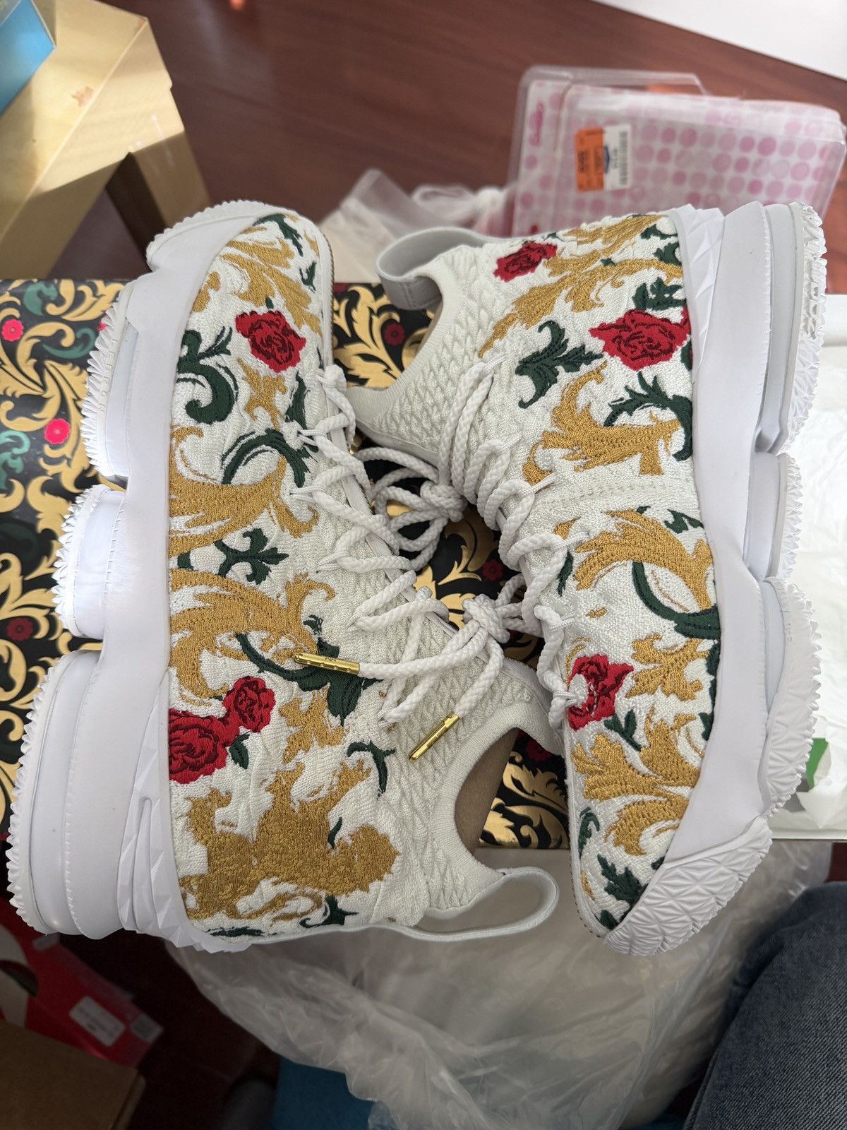Nike Nike Lebron15 Performance Kith King‘s cloak Size US 7 / EU 40 - 2 Thumbnail