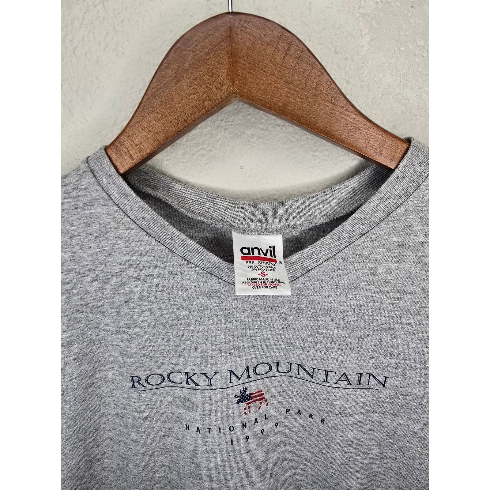 Vintage Vintage Ski Shirt Small Rocky National Park Gray Vneck Tee Size S / US 4 / IT 40 - 3 Thumbnail