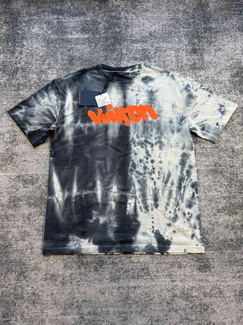 Louis Vuitton Louis Vuitton Tie-dyed monogrammed short sleeve Size US L / EU 52-54 / 3 - 1 Thumbnail