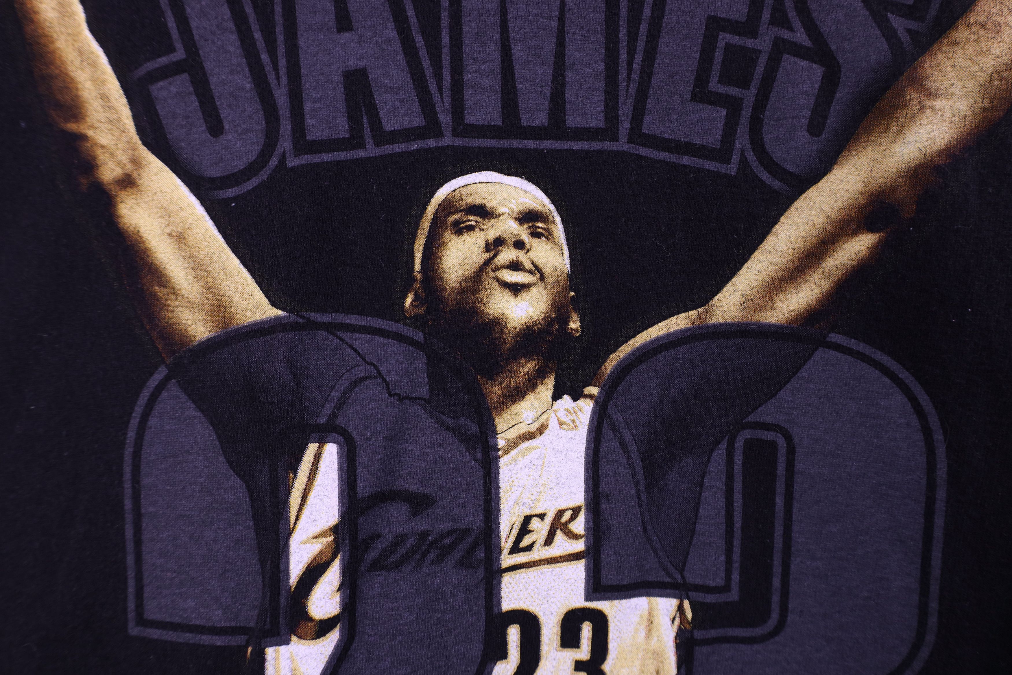 Majestic Vintage Majestic King James Lebron James Cleveland T-Shirt Size US XXL / EU 58 / 5 - 13 Thumbnail
