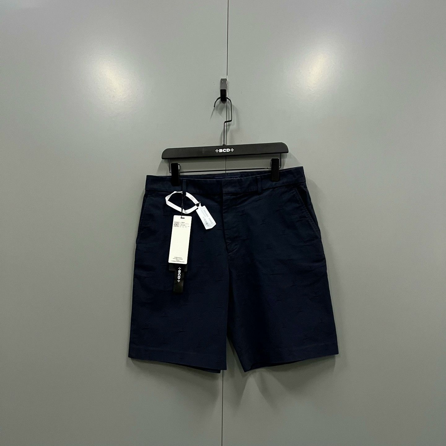 Louis Vuitton Louis Vuitton Dark Blue Jacquard Logo Shorts Size US 34 / EU 50 - 1 Thumbnail