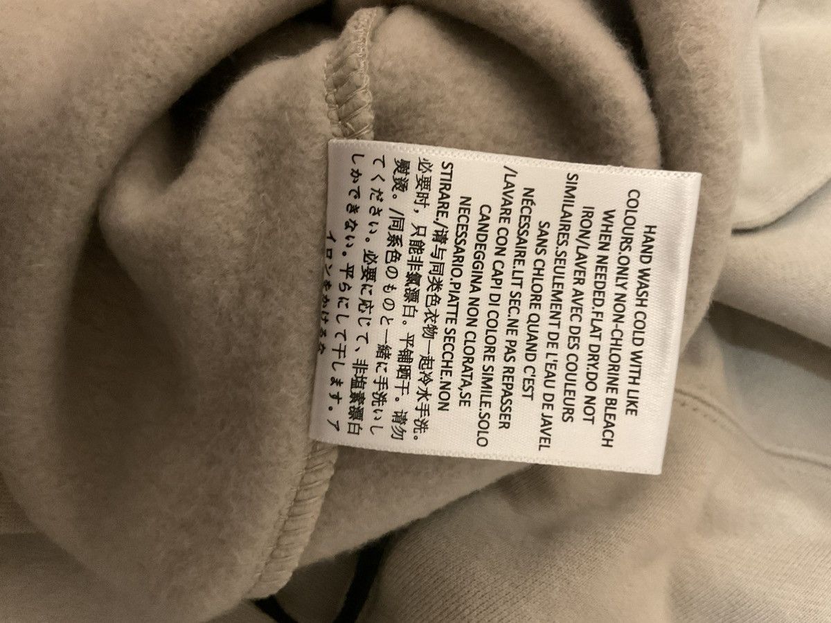 Fear of God Fear of God Essentials Hoodie FW21 String/Tan - Size M Size US M / EU 48-50 / 2 - 7 Thumbnail