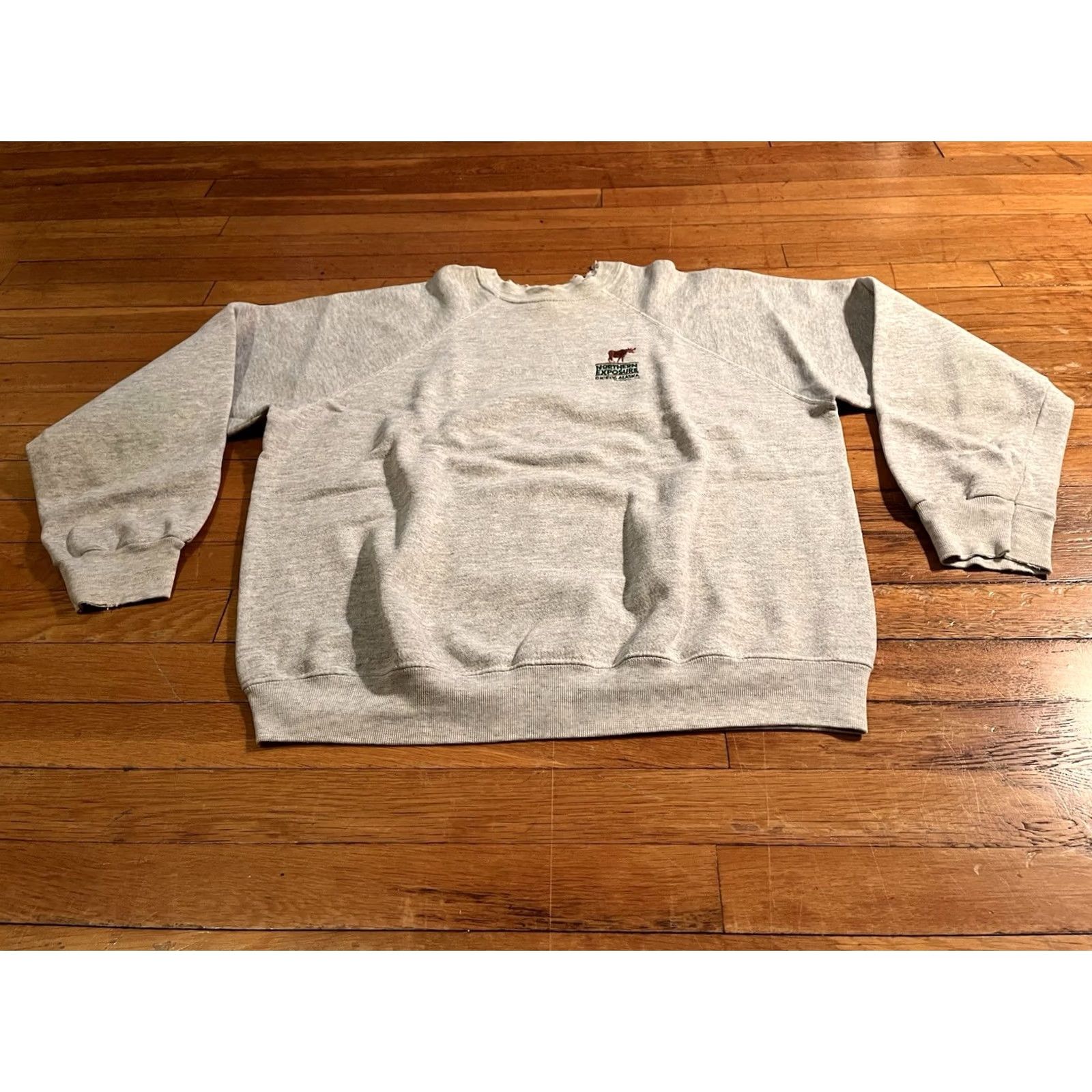 Vintage VINTAGE Northern Exposure Cicely Alaska Sweater Men’s XL Grey 90s Logo Embroidered Pullover Sweatshirt Weathered Size US XL / EU 56 / 4 - 2 Thumbnail