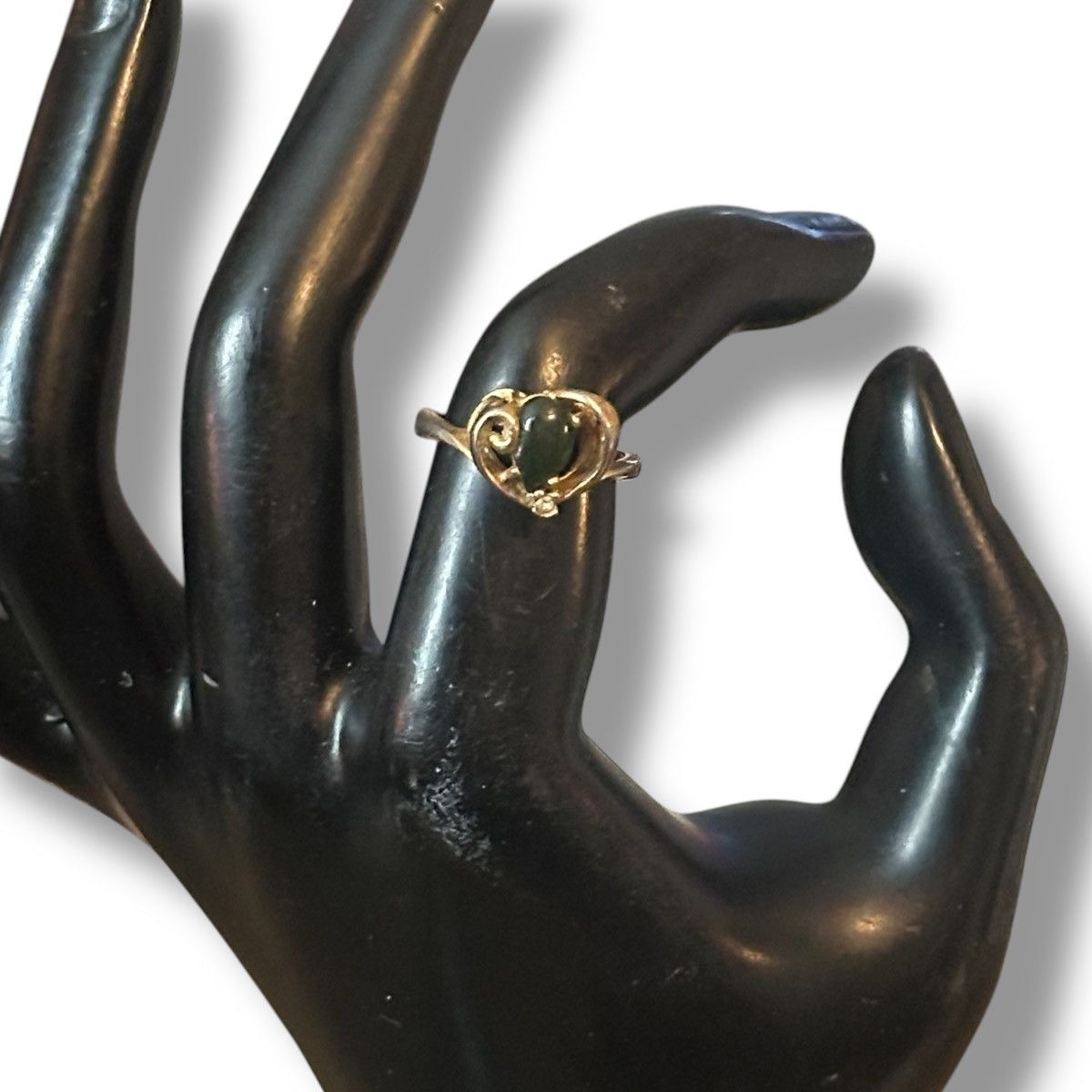 Vintage Vintage 18KHGE green stone ring Size ONE SIZE - 2 Thumbnail