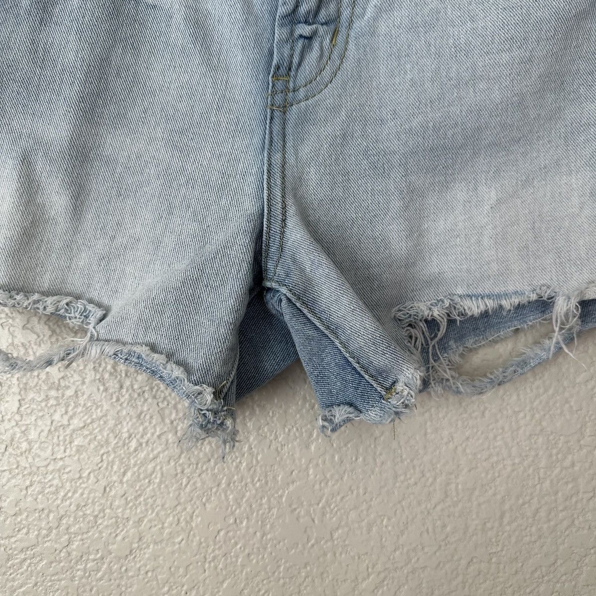 Free People Free People Boho Distressed Zip-Fly Denim Jean Shorts Size 25" / US 0 / IT 36 - 5 Thumbnail