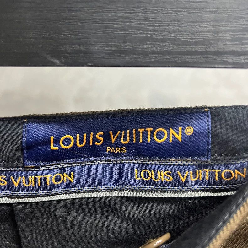 Louis Vuitton Louis Vuitton size US 60 23 Latest Brown Hand-painted Embr Size US 44 / EU 60 - 3 Thumbnail