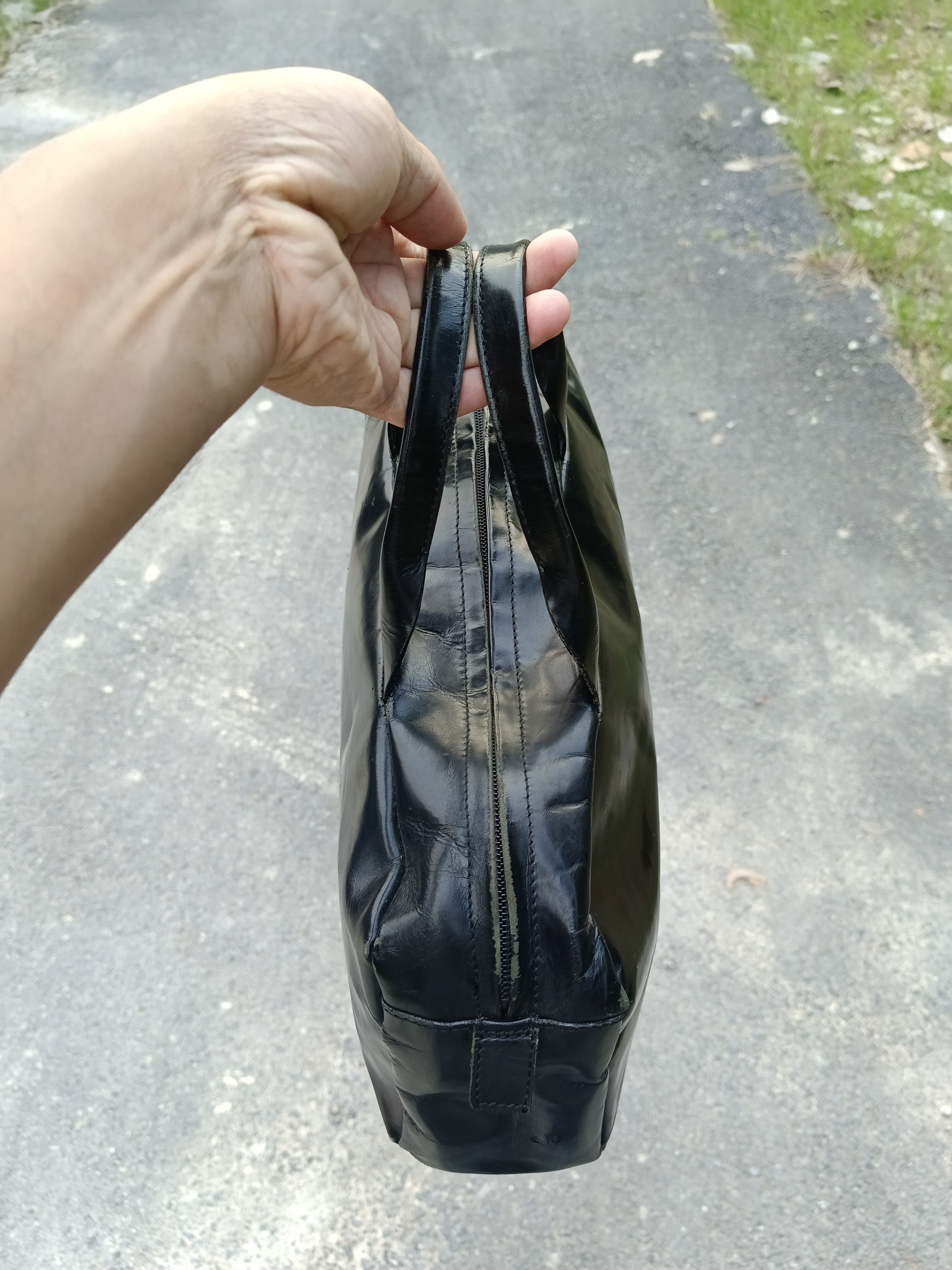 Issey Miyake × Leather ISSEY MIYAKI TSUMORI DUFFLE/GYM LEATHER BAG Size ONE SIZE - 4 Thumbnail