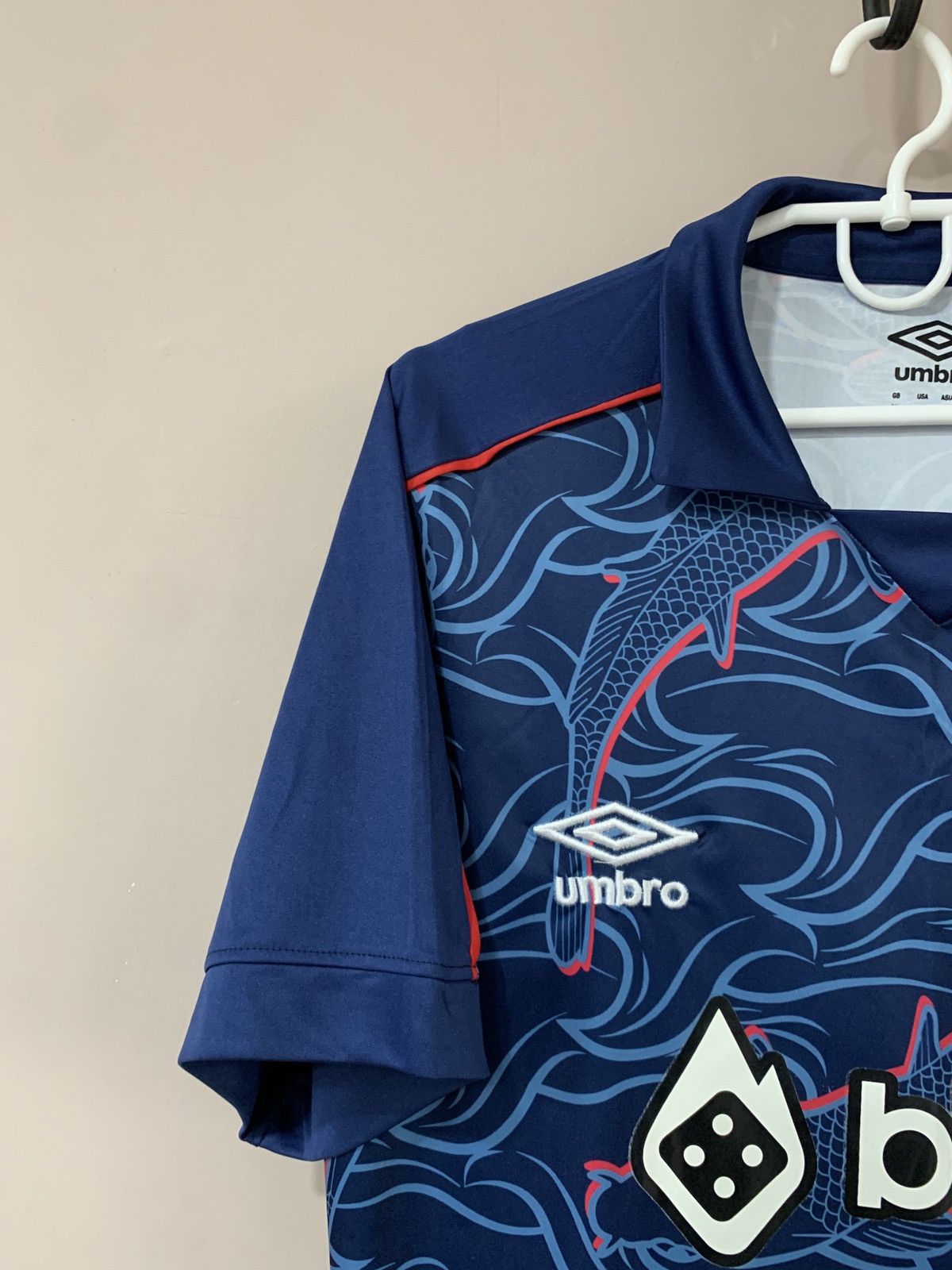 Umbro Santos Away Football Shirt Umbro Soccer Jersey Size XL Size US XL / EU 56 / 4 - 3 Thumbnail