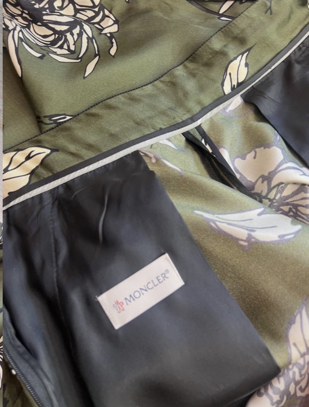 Moncler Moncler Silk Cropped Wide-Leg Pants – Floral Print – IT44 Size 30" / US 8 / IT 44 - 14 Thumbnail