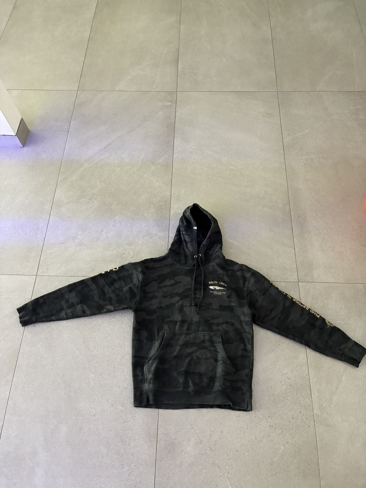 Other Salty Crew Camo Hoodie Medium Shark Graphic Pullover Size US M / EU 48-50 / 2 - 1 Thumbnail