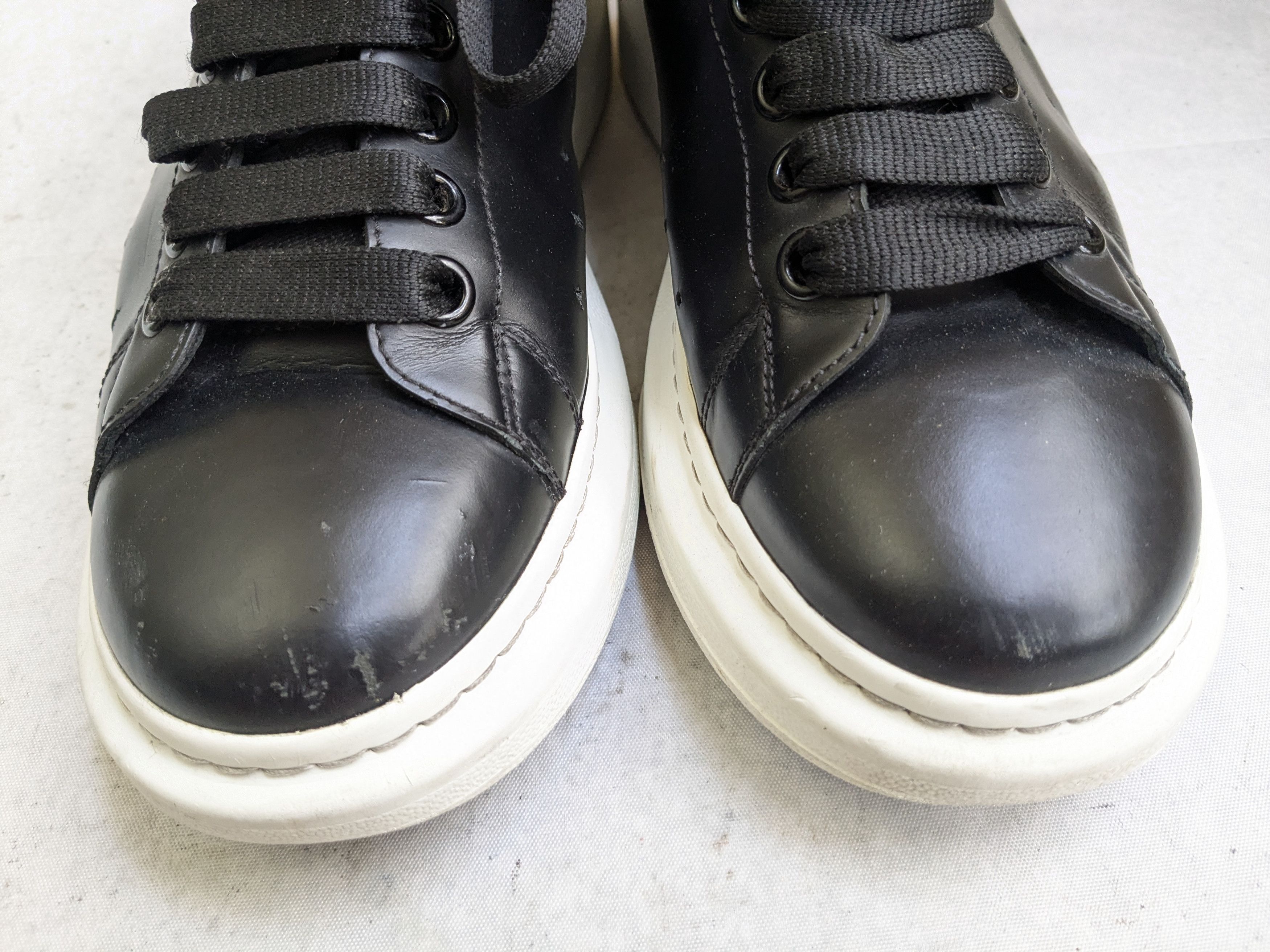 Alexander McQueen Alexander Mcqueen Oversized Larry Sneakers 8 41 Black White Size US 8 / EU 41 - 5 Thumbnail
