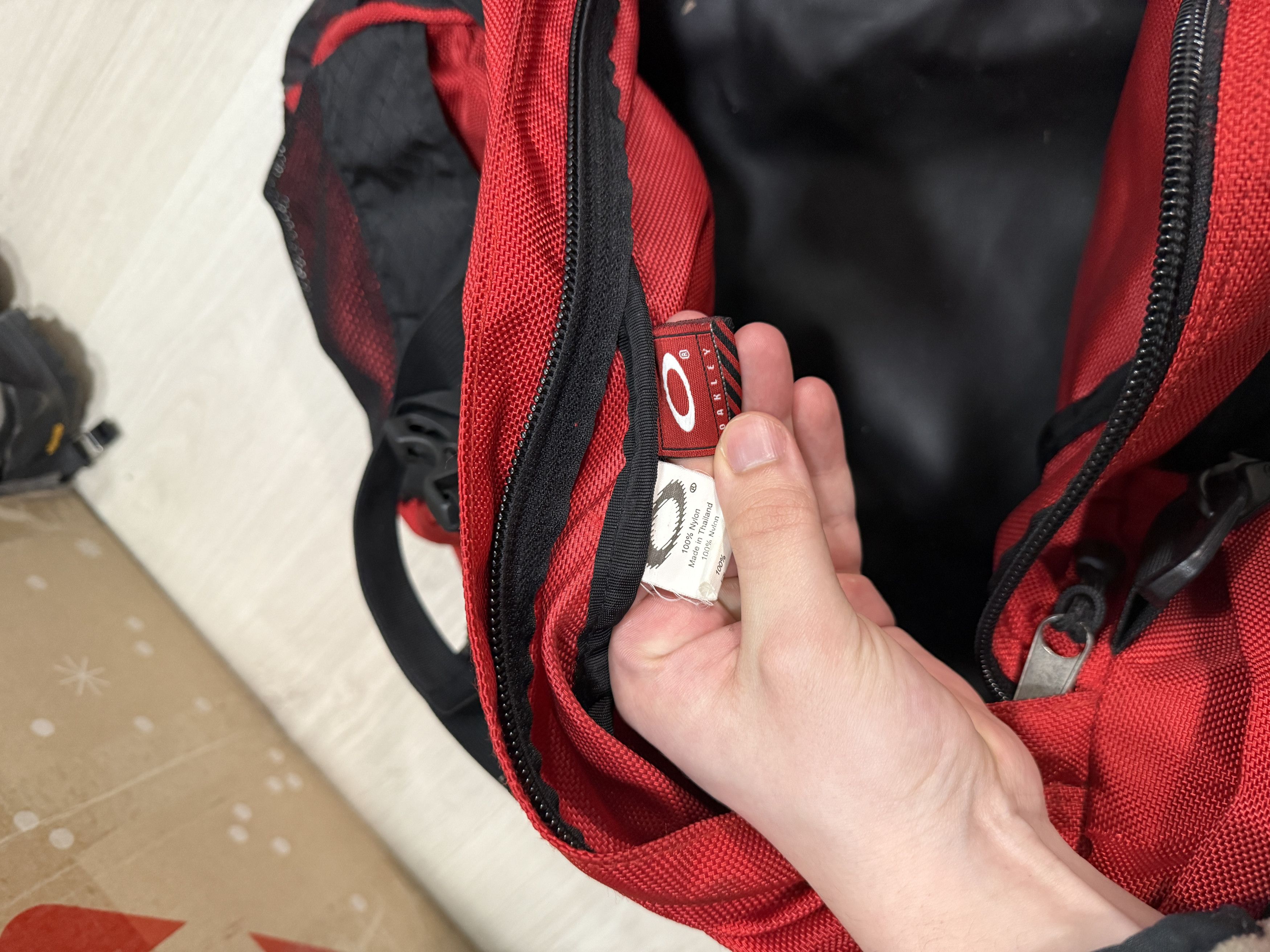 Oakley × Vintage Vintage Y2K Oakley Icon 2.0 Duffle Bag Size ONE SIZE - 19 Thumbnail
