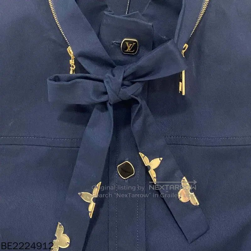 Louis Vuitton Louis Vuitton Women's Navy Blouse with Bow Detail . Size XXS / US 00 / IT 34 - 4 Thumbnail