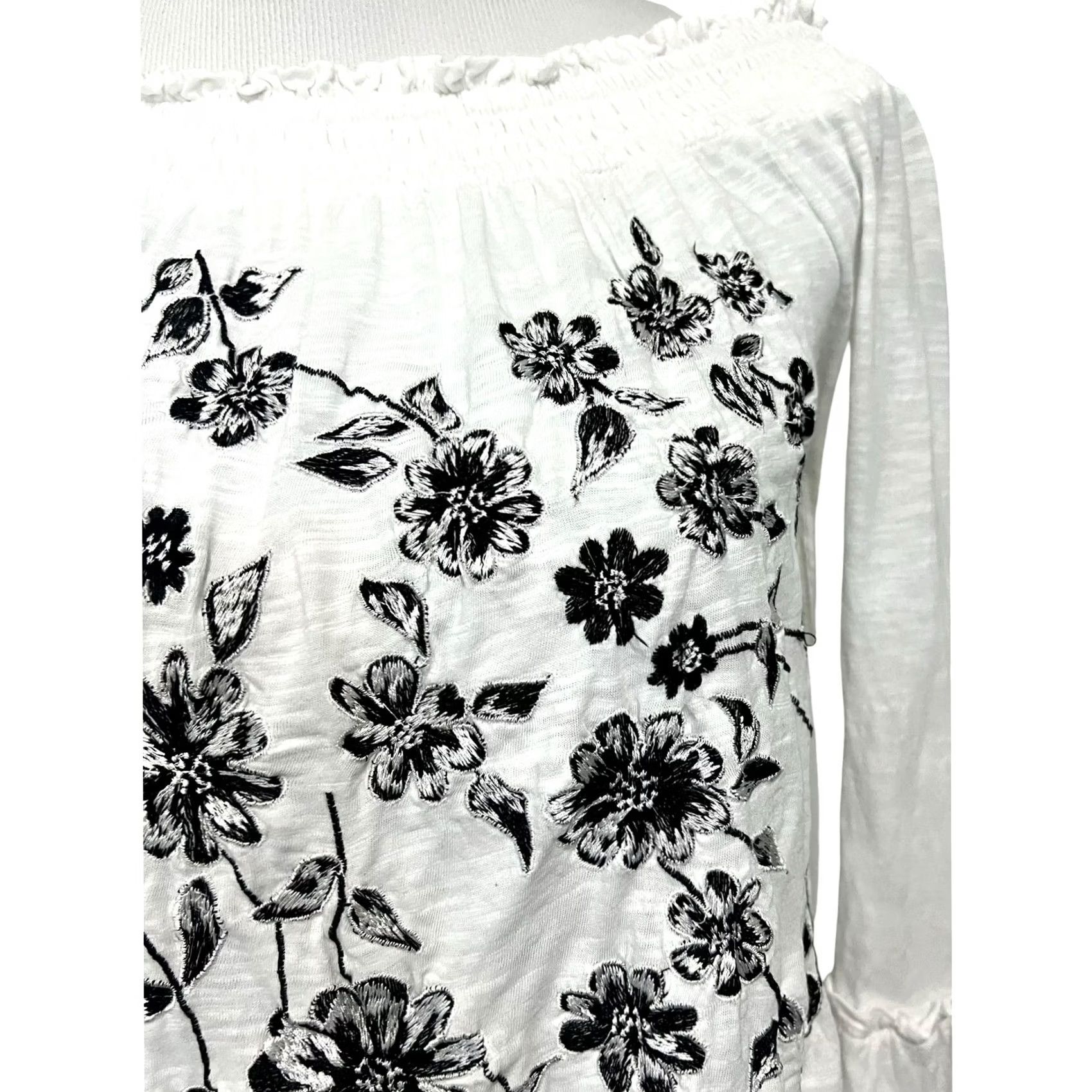 Anthropologie VINTAGE Anthropologie Annie Embroidered Off-The-Shoulder White Blouse XS Women Bell Sleeve Freindly Size XS / US 0-2 / IT 36-38 - 3 Thumbnail