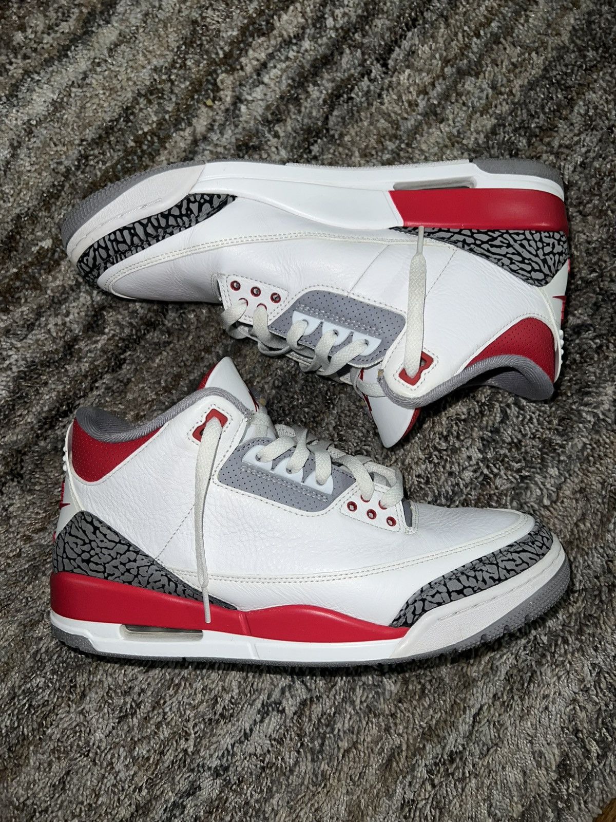 Jordan Brand Air Jordan 3 Fire Red Size 10.5 Size US 10.5 / EU 43-44 - 2 Thumbnail