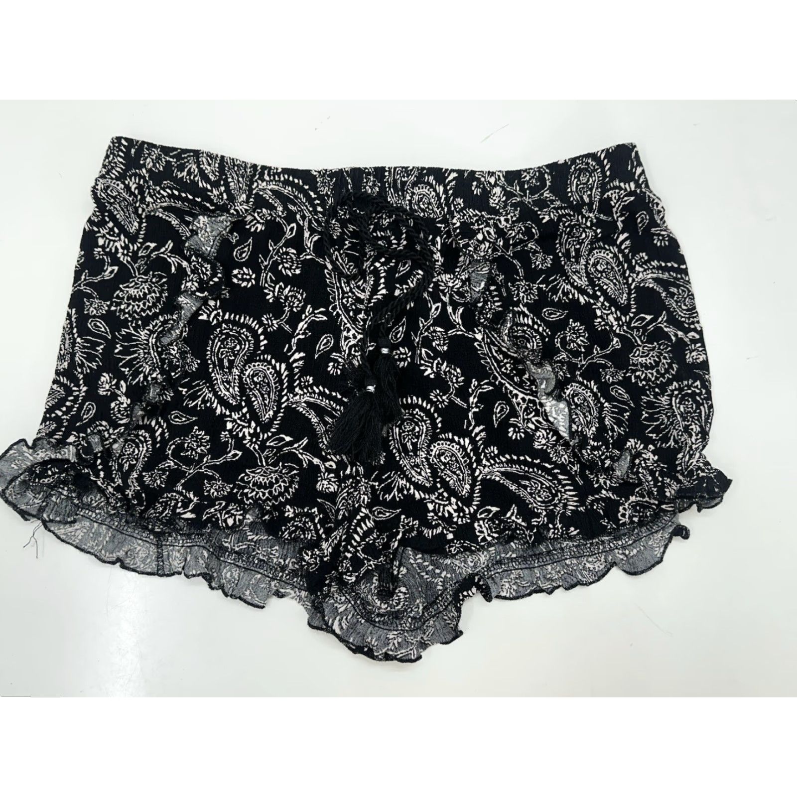 Vintage Mudd Womens Juniors Shorts Size XL Black Paisley Flowy Ruffled Elastic Waist Size 40" / US 18 - 2 Thumbnail