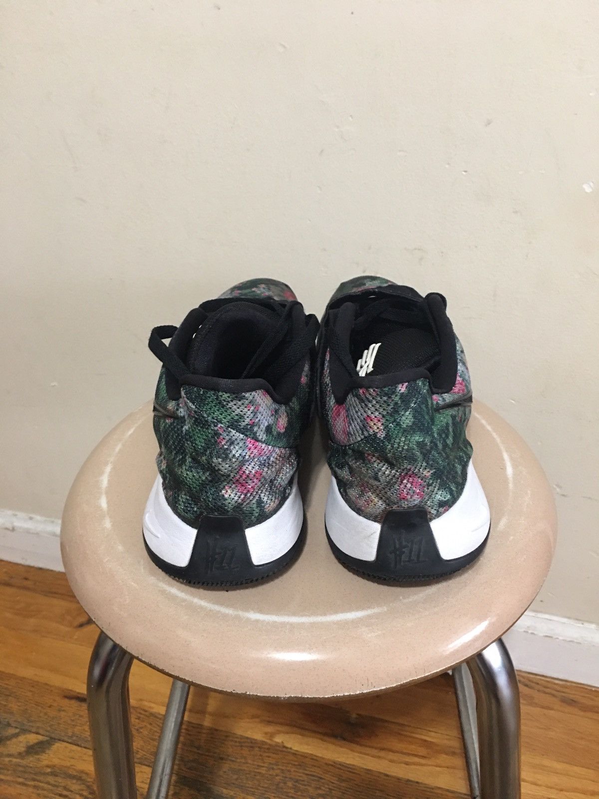 Nike Nike Kyrie low 1 Size US 9.5 / EU 42-43 - 4 Thumbnail