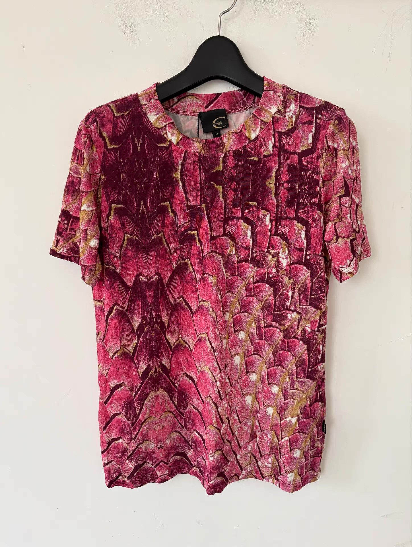 Just Cavalli Just Cavalli Women's Pink Fish Scale Printed T-shirt Ｑ21 Size M / US 6-8 / IT 42-44 - 1 Thumbnail