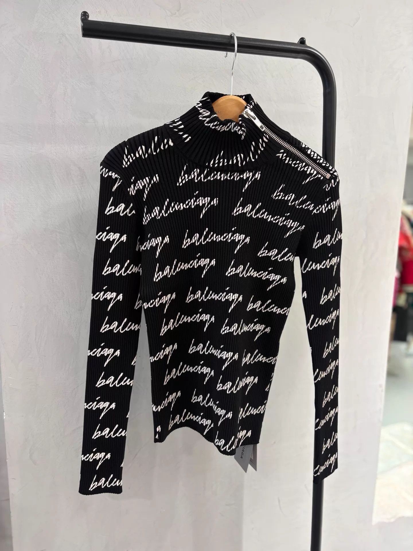 Balenciaga Balenciaga AllOver Logo Slim Top XS/S New With Tags Size XS / US 0-2 / IT 36-38 - 1 Thumbnail