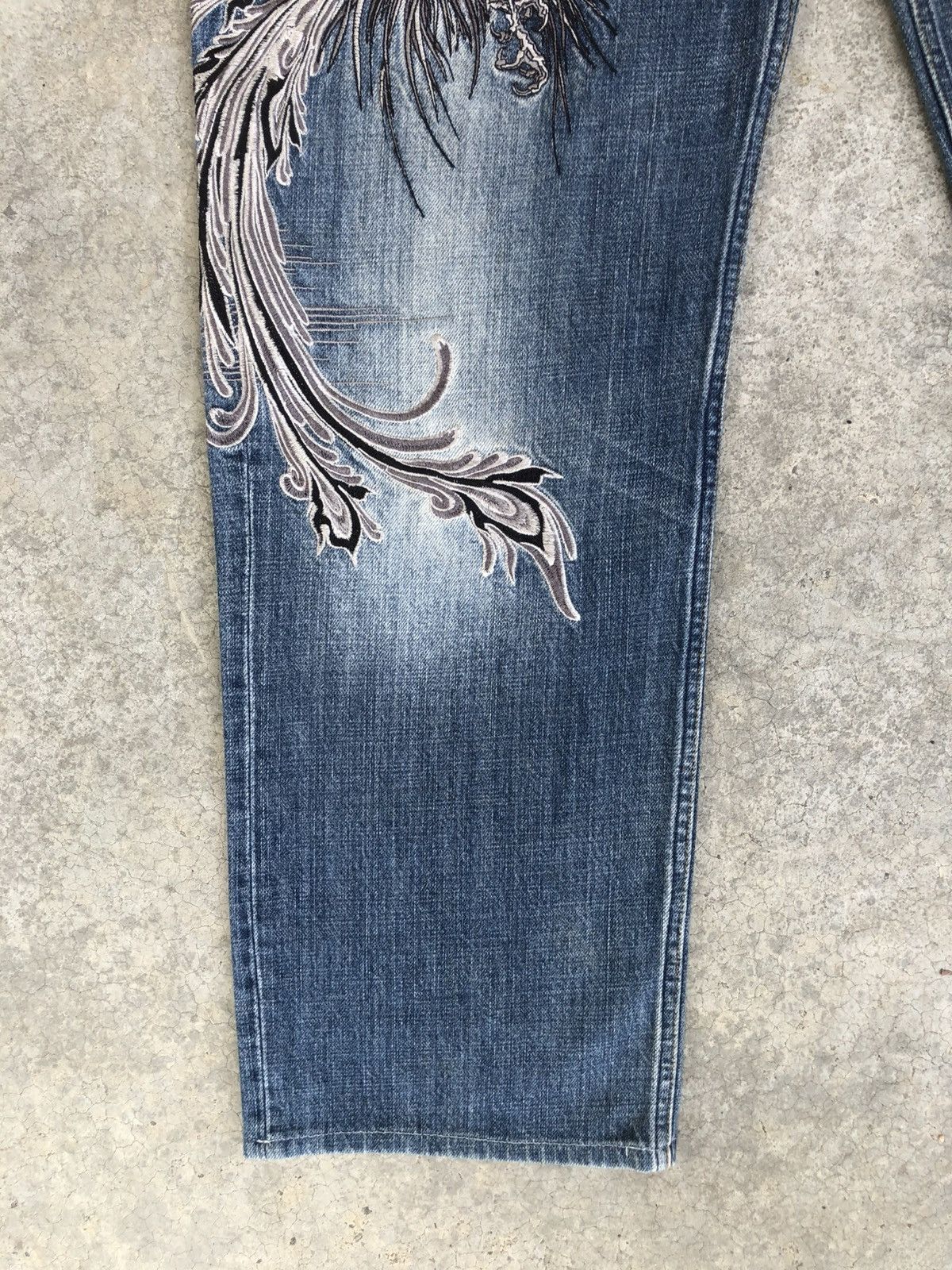 Karakuri Tamashii Karakuri Tamashii Embroidered Jeans Distressed Denim Size US 33 - 6 Thumbnail