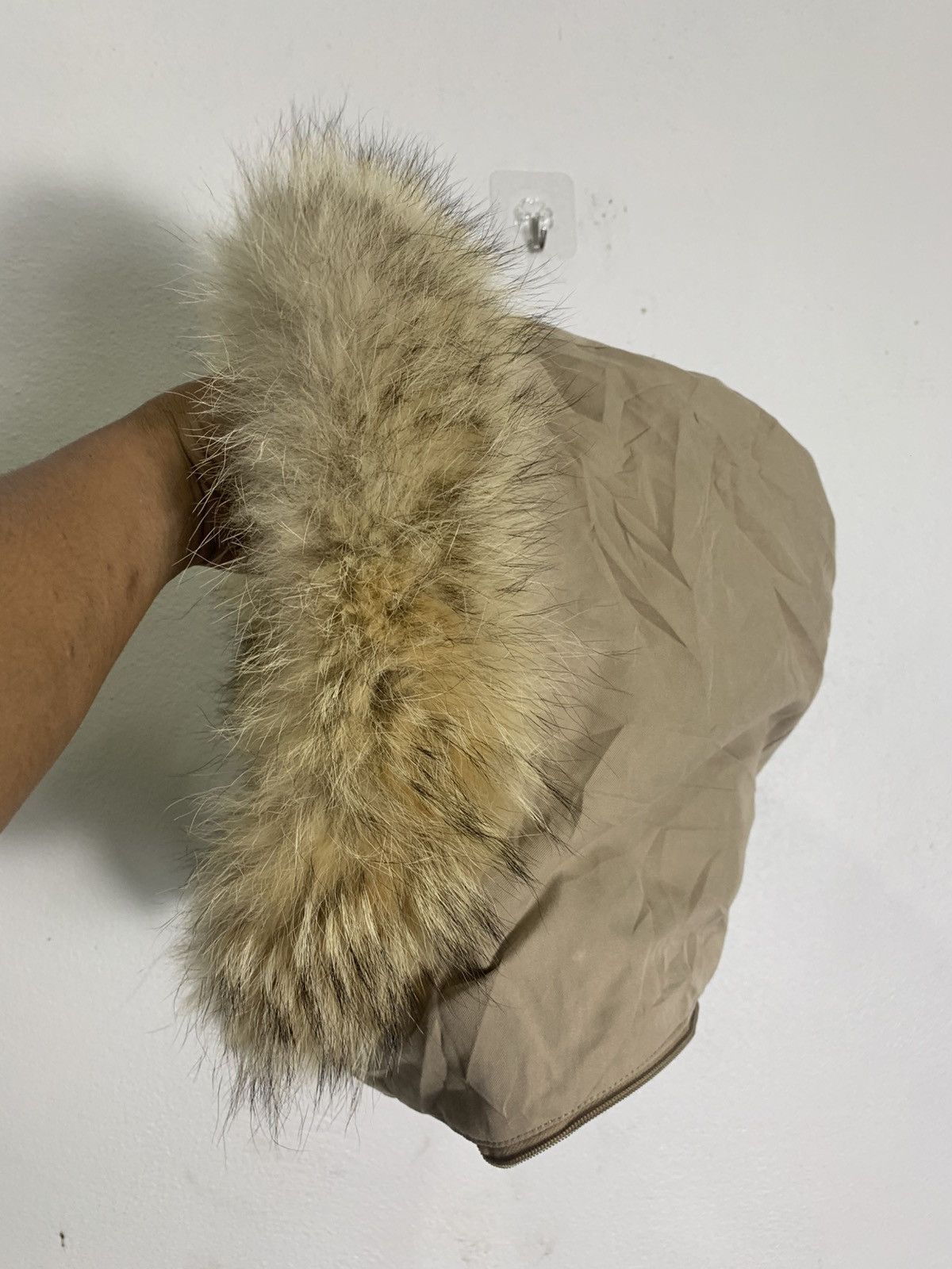 Moncler Vintage 1990’s Moncler Beige Fur Puffer Parka Jacket Size US L / EU 52-54 / 3 - 21 Thumbnail