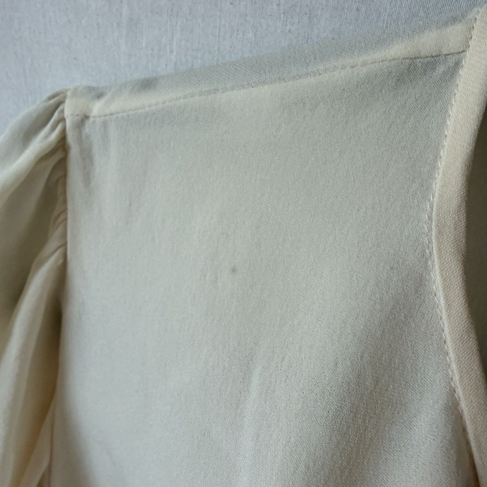 Carolina Herrera Carolina Herrera 100% Silk Ivory Flutter Sleeve Blouse Top Size M / US 6-8 / IT 42-44 - 12 Thumbnail