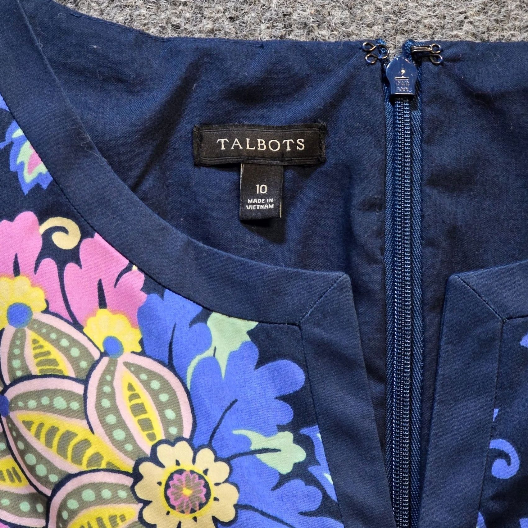 Talbots Talbots Dress Womens 10 Blue Paisley Fitted Sheath V-Neck Wool? Cotton? (from original) Size L / US 10 / IT 46 - 3 Thumbnail