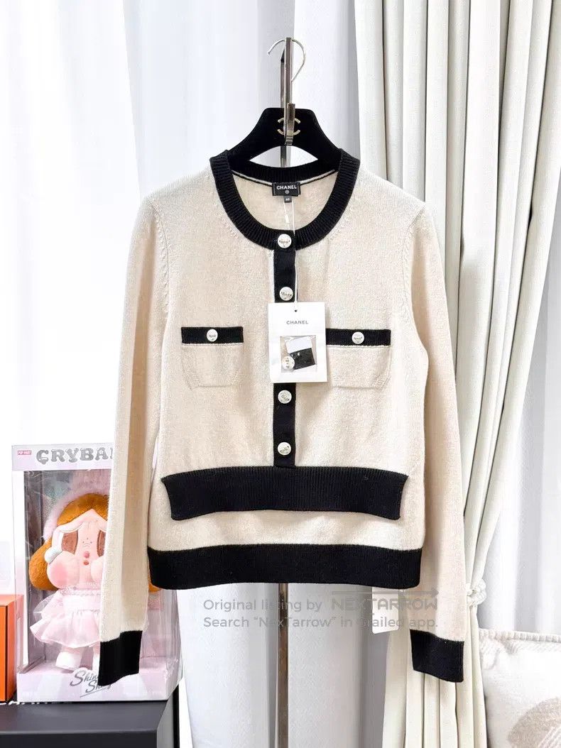 Chanel Chanel Beige and black Gemini bow mother button fake two-p Size S / US 4 / IT 40 - 1 Thumbnail