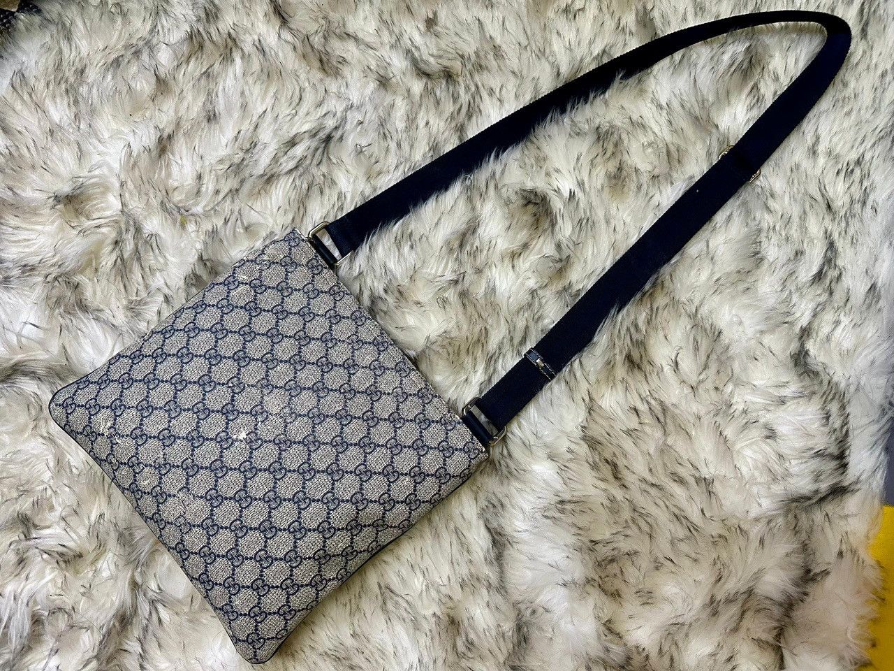 Gucci Authentic Gucci GG Supreme Medium Crossbody Bag Size ONE SIZE - 2 Thumbnail