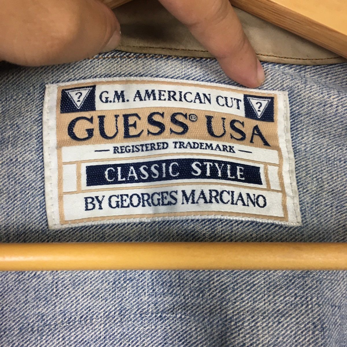 Guess Vintage Guess Classic Style Leather Collar Denim Jacket Size US L / EU 52-54 / 3 - 8 Thumbnail