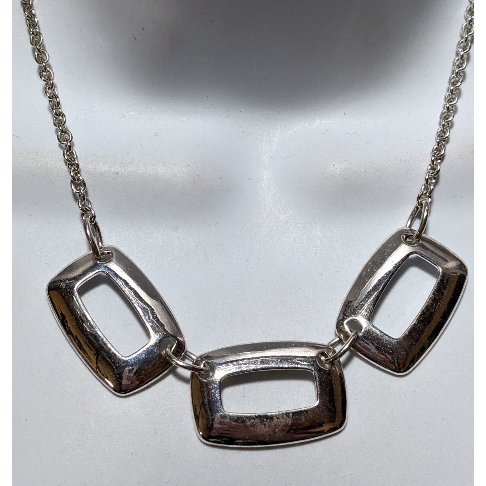 Other Modern Geometric Liz Claiborne Silver Necklace Size ONE SIZE - 5 Thumbnail