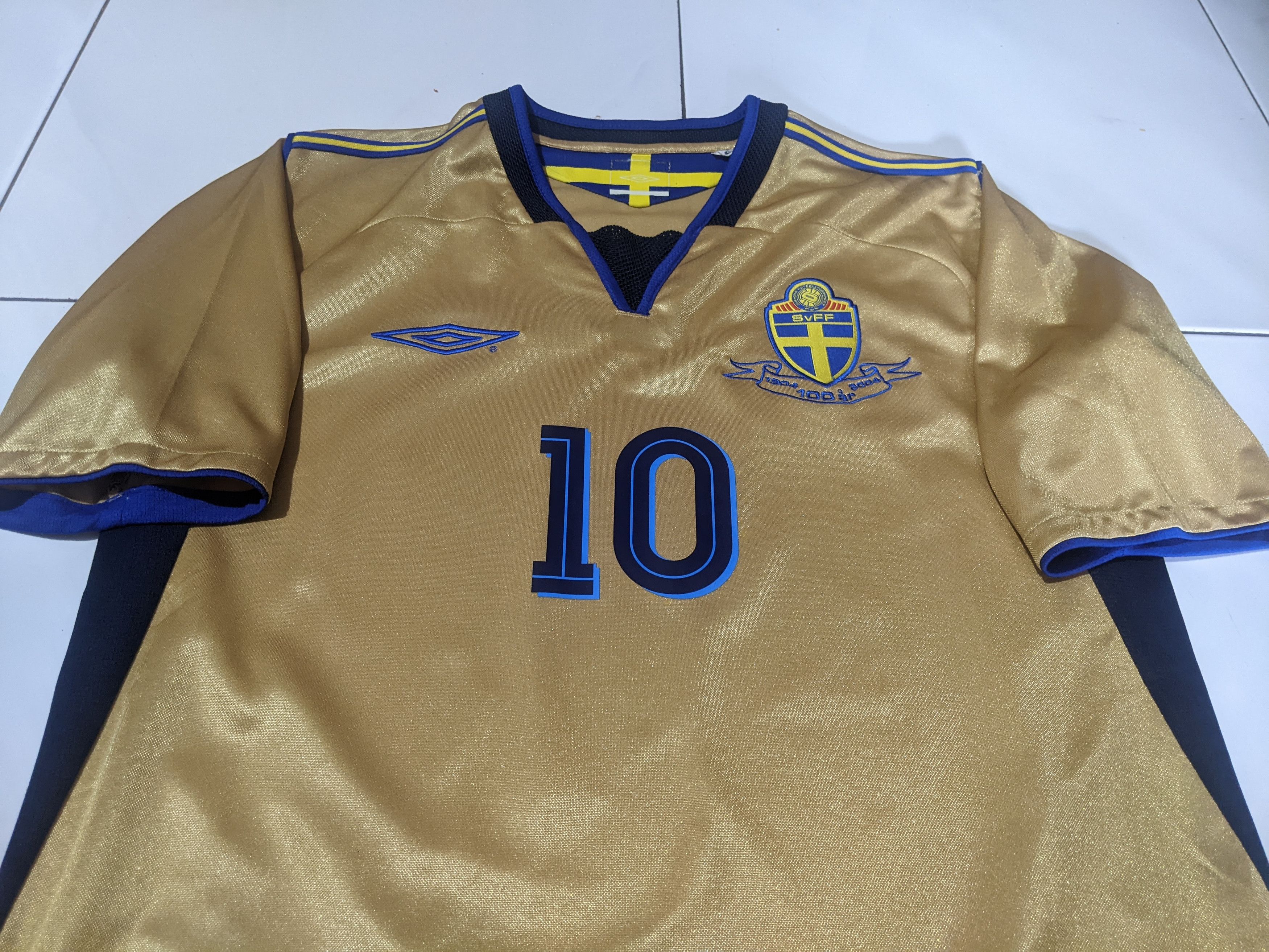 Umbro Swedia 2004 third Ibrahimovic Jersey football shirt Size US M / EU 48-50 / 2 - 4 Thumbnail