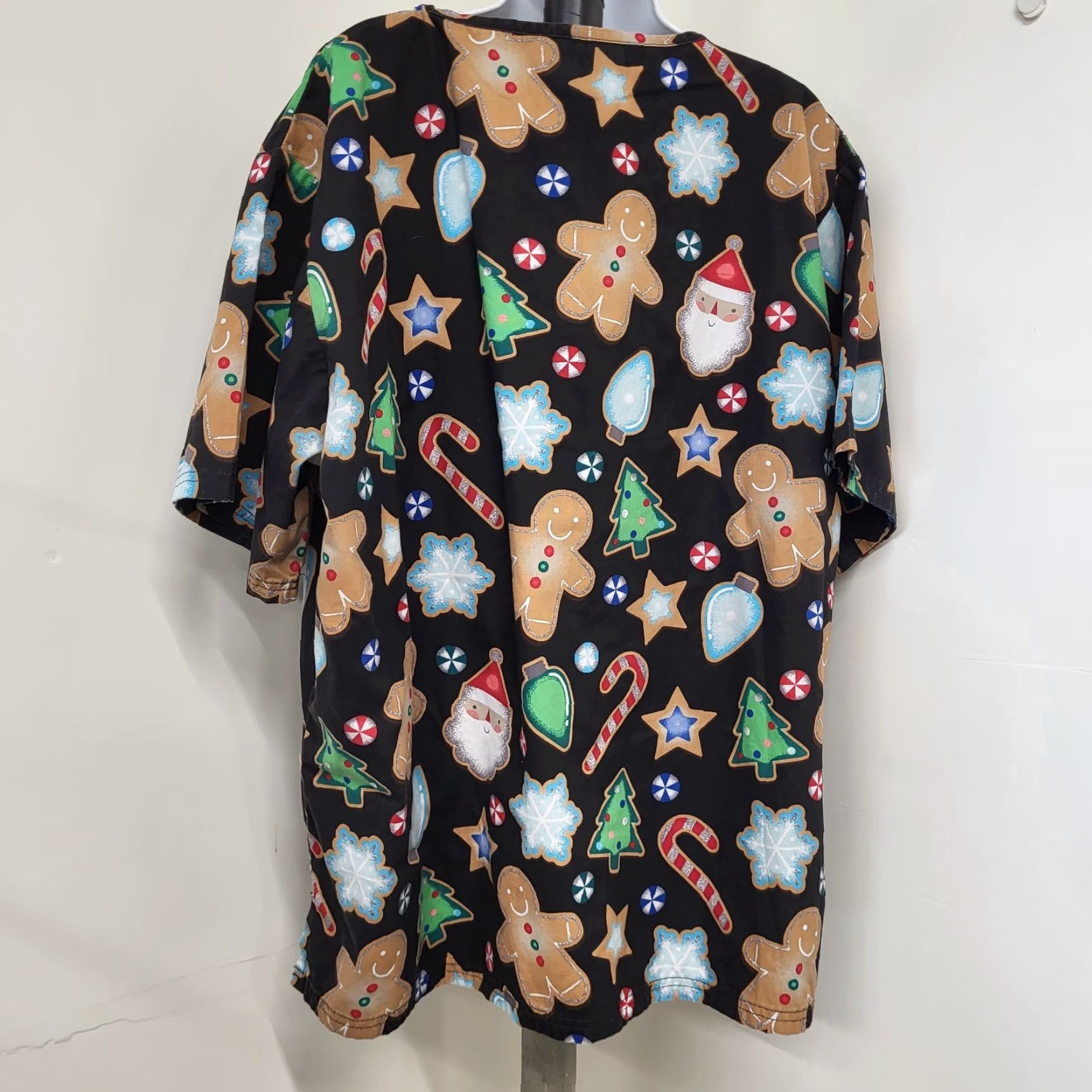Buttero Butter Soft Scrub Top Women's XL Multicolor Christmas Gingerbread Candy Cane Scrub Top Womens XL Multicolor Christmas Size XL / US 12-14 / IT 48-50 - 5 Thumbnail