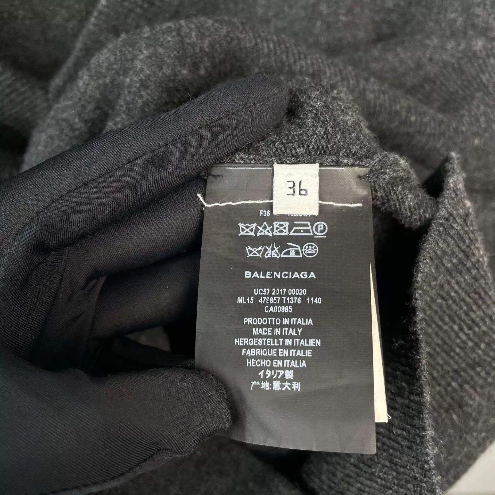 Balenciaga Balenciaga 98new V-neck knit sweater 36 Gray Size XS / US 0-2 / IT 36-38 - 4 Thumbnail