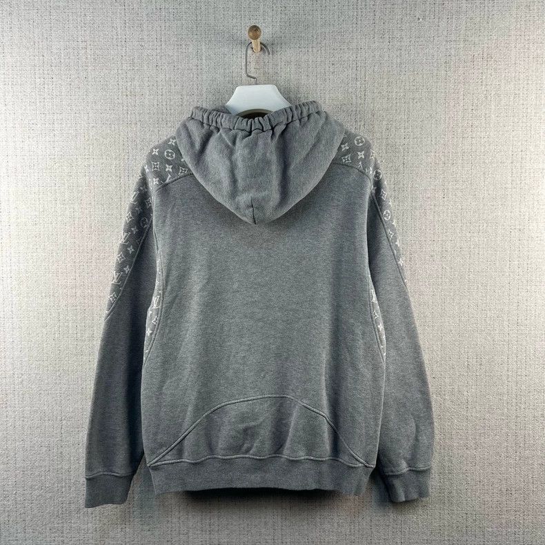 Louis Vuitton Louis Vuitton SS24 Circumferential Logo Printed Hooded Dra Size US L / EU 52-54 / 3 - 2 Thumbnail