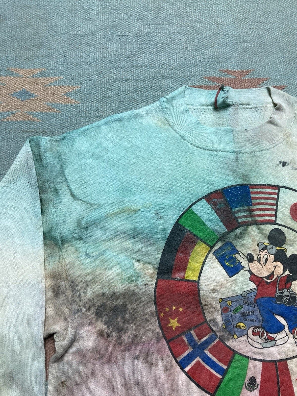 Vintage 80s crewneck sweatshirt Mickey Mouse Epcot center Disney M Size US M / EU 48-50 / 2 - 5 Thumbnail