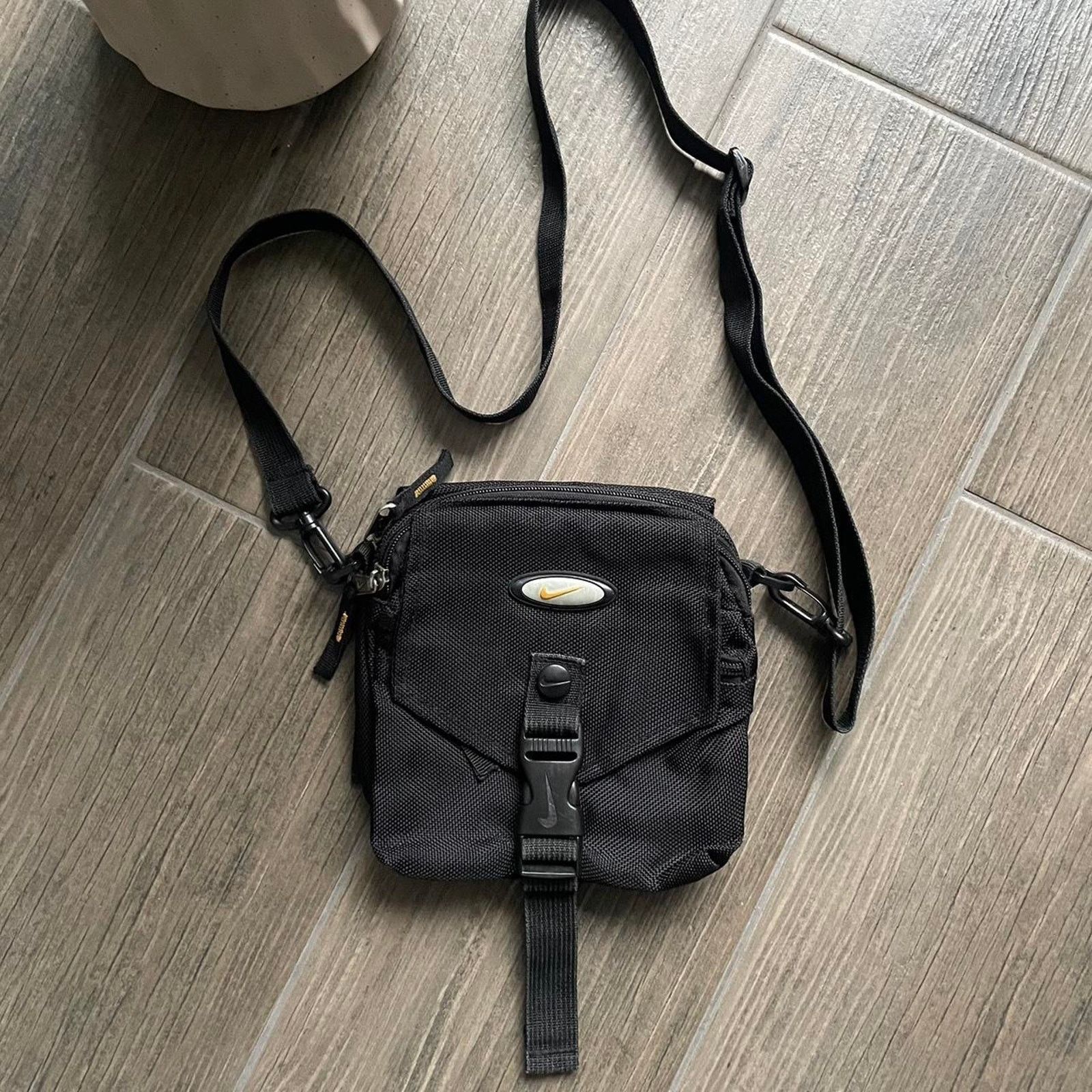 Nike × Vintage RARE‼️ VINTAGE NIKE Y2K CROSSBODY BAG | Grailed