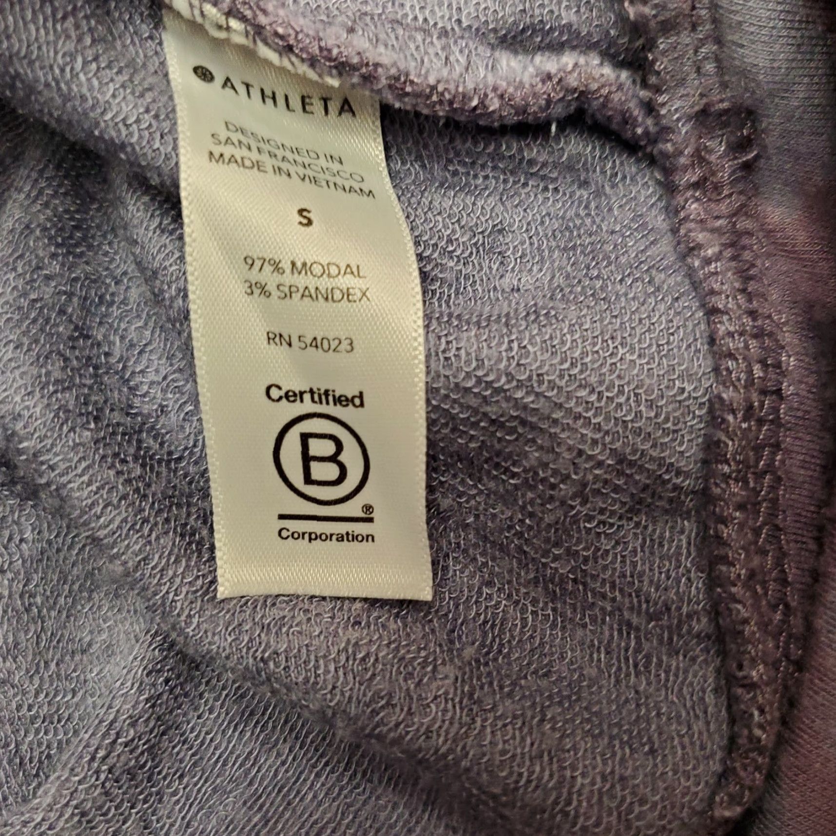 Athleta VINTAGE Athleta Shirt Top Womens Small Purple Camo Modal Performance Stretch Blend Tee Size S / US 4 / IT 40 - 4 Thumbnail