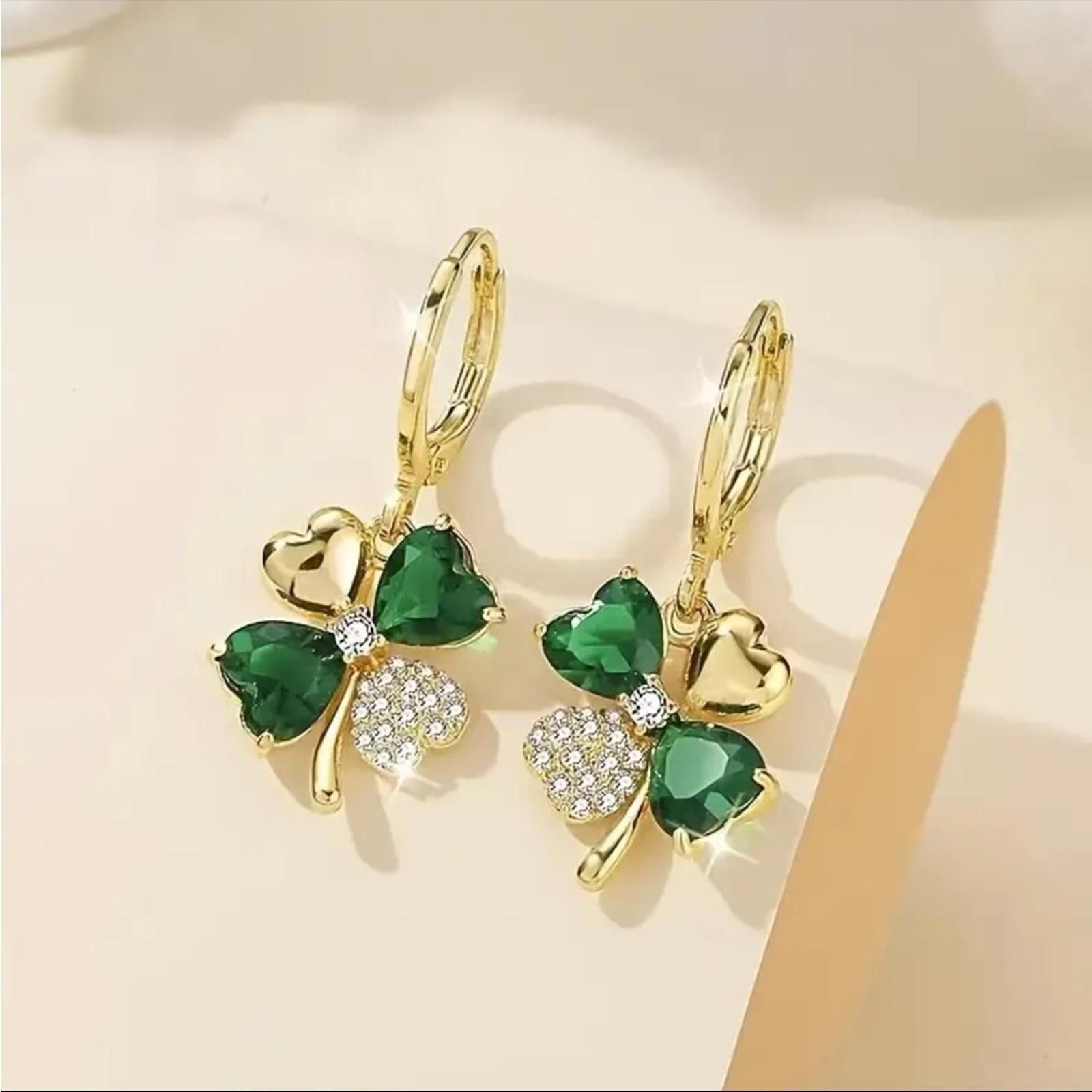 Designer Elegant Gold and Green Clover Earrings Size ONE SIZE - 1 Thumbnail