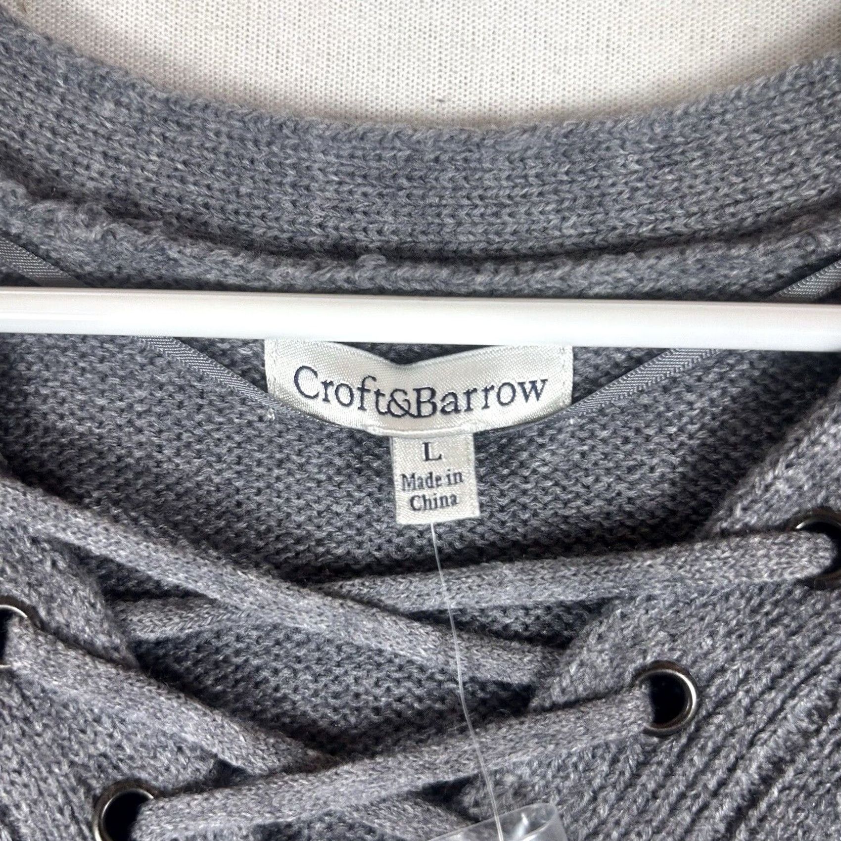 Croft & Barrow Croft & Barrow Womens Knit V-Neck Sweater L Long Sleeve NWT Gray Accents: Breathable Lightweight Pullover Knit 100% Acrylic Size L / US 10 / IT 46 - 6 Thumbnail