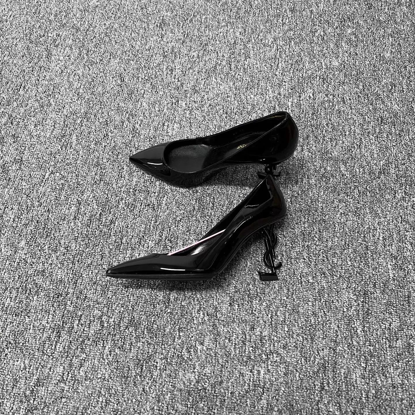 Yves Saint Laurent YSL Patent Leather YSL Heel Pumps Women's 37 99 New Size US 6.5 / IT 36.5 - 1 Thumbnail