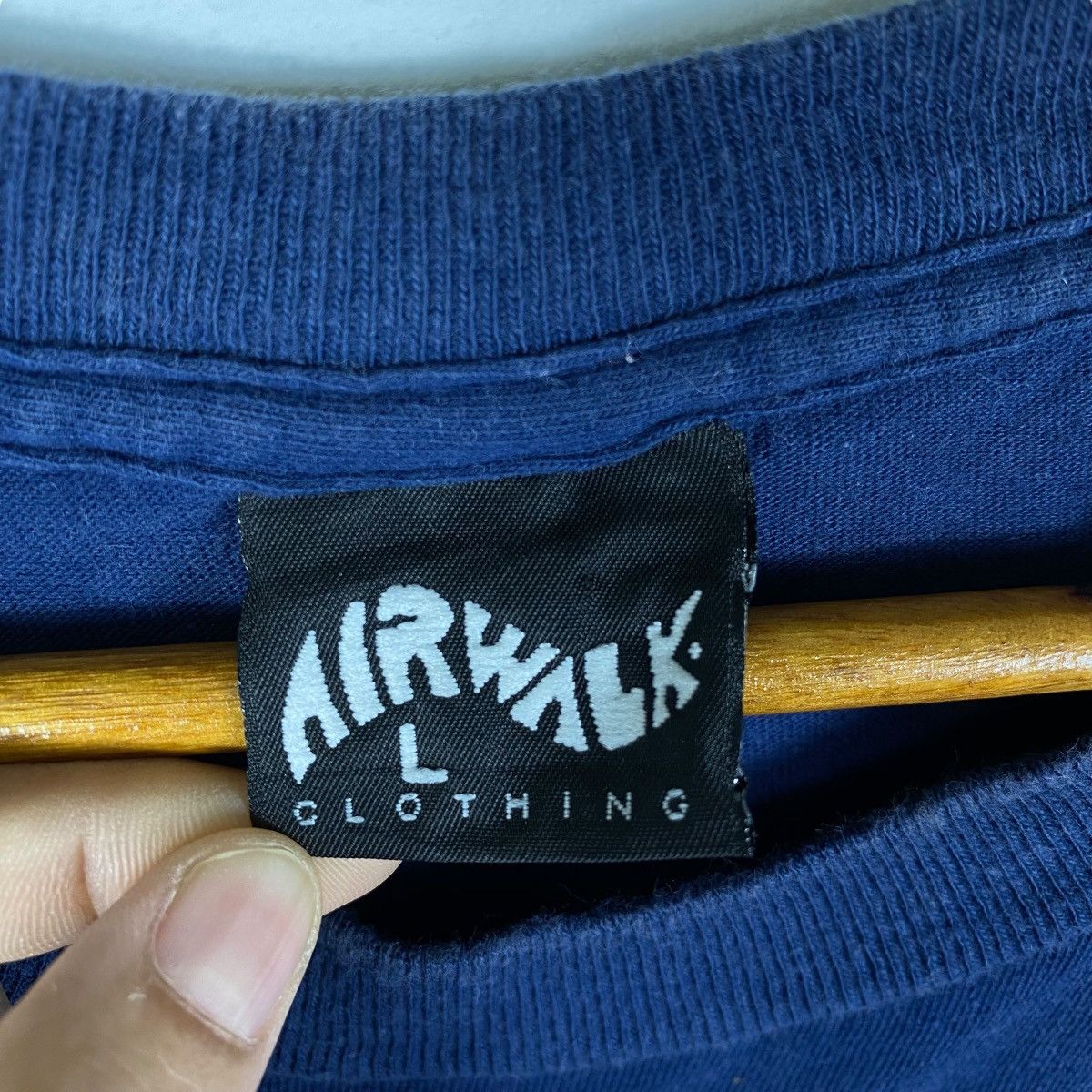 Airwalk Vintage 90's AIRWALK Big Logo Faded Skate Streetwear Tee Size US L / EU 52-54 / 3 - 6 Thumbnail
