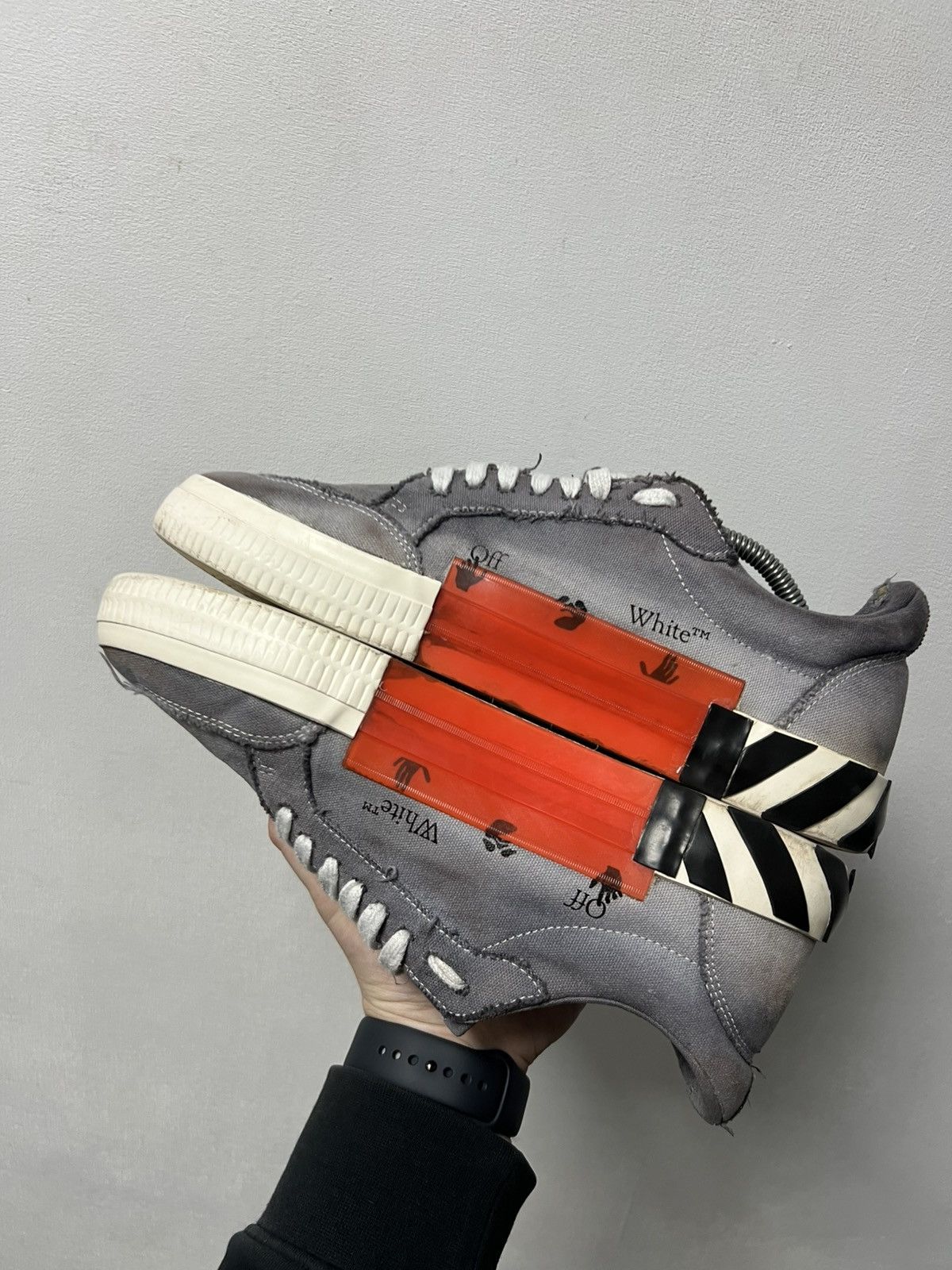 Off-White Off-White Vulcanized Suede Luxury Gray Sneakers EU43 Shoes Size US 10 / EU 43 - 10 Thumbnail