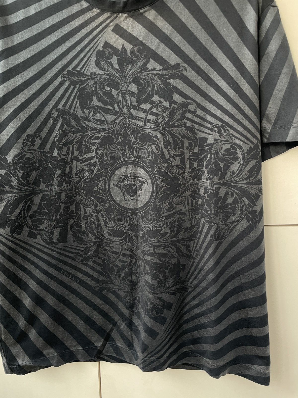 Versace Gianni Versace Black Graphic Medusa TShirt Size US M / EU 48-50 / 2 - 12 Thumbnail