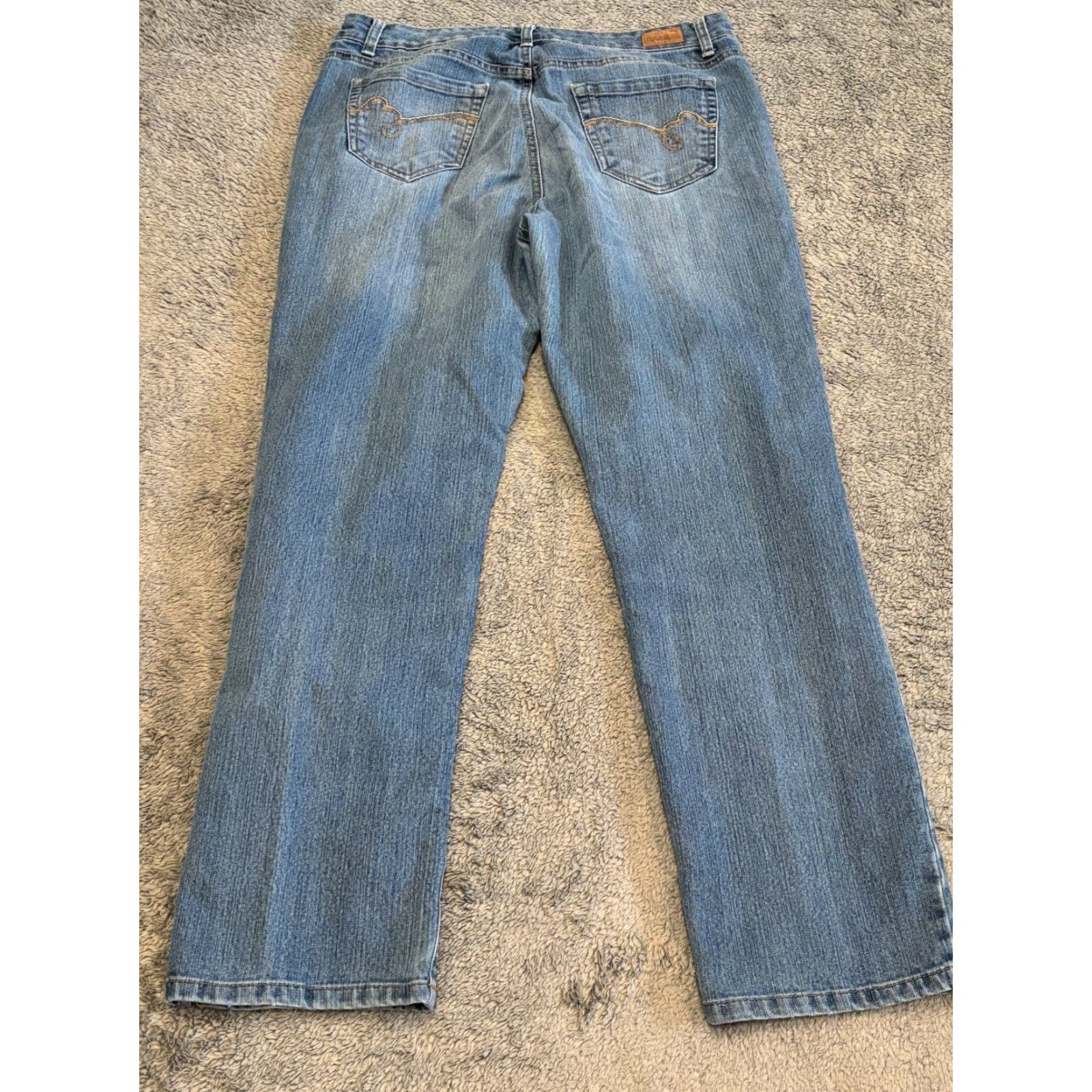 Vintage **Womens Bandolino Blue Denim Straight Rise Jeans 12** User: **Blue Bandolino Womens Straight Rise Jeans Size 12** Size 34" / US 12 / IT 48 - 6 Thumbnail